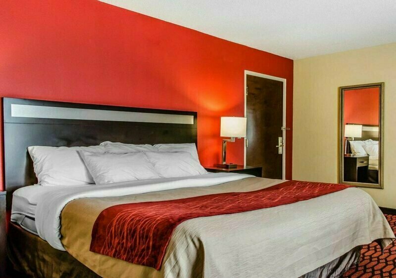 Holiday Inn Express Hotel And Suites