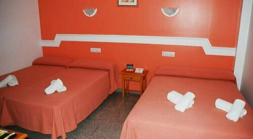 Hostal Mary Tere, Забронировать Хостел Салобренья Коста-Тропикаль
