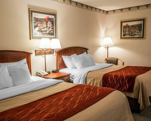 Comfort Inn Splash Harbor, Varaa Hotelli Bellville Ohio