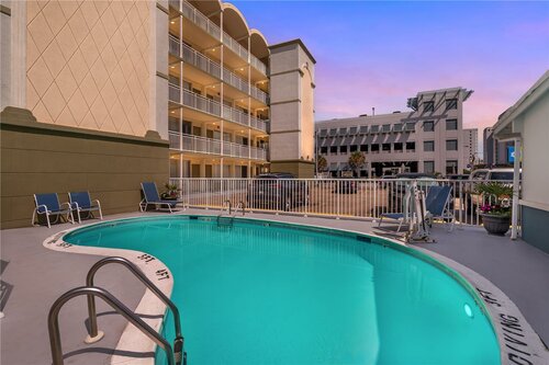 Royal Clipper Inn & Suites, Book Hotel Virginia Beach Virginia