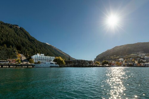 Crowne Plaza Queenstown by IHG, Забронировать Отель Куинстаун 