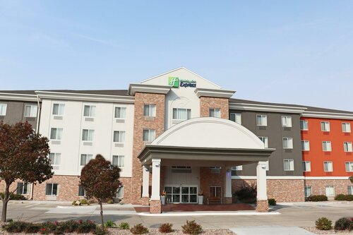 Holiday Inn Express Kearney, Book Hotel Kearney 