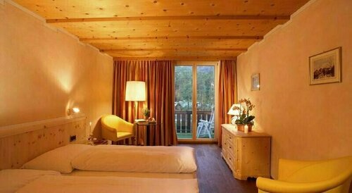Albris, Prenota Hotel Maloja 