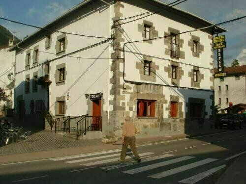 Hostal Betelu, Book Hotel Hoteller i Navarre med parkering, Parkering