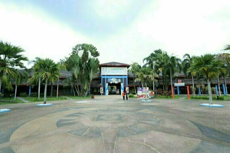 Bukit Merah Laketown Resort