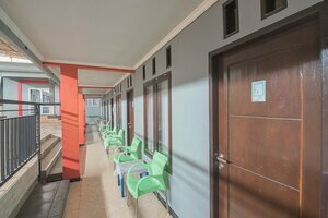 RedDoorz Syariah near Taman Rozeline Penajam, Book Hotel Hotels in Kalimantan with Parking, Parking