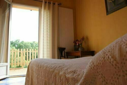 Maison d'Hotes du Vert Vallon, Book Hotel Hoteller i Rhône-Alps med parkering, Parkering