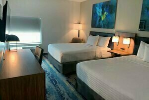La Quinta Inn & Suites by Wyndham Galveston North at I-45, Забронировать Отель Отели Галвестон с парковкой, Парковка
