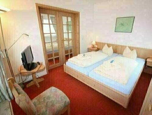 Hotel Kristall, Забронировать Отель Отели Зильт-Ост 3 звезды, 3*