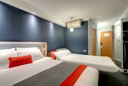 Отель Holiday Inn Express London Luton Airport by IHG, Забронировать Отель Лутон Бедфордшир
