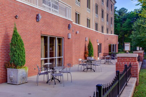 Holiday Inn Express Hotel Raleigh Southwest by IHG, Забронировать Отель Роли Raleigh-Durham Metropolitan Area