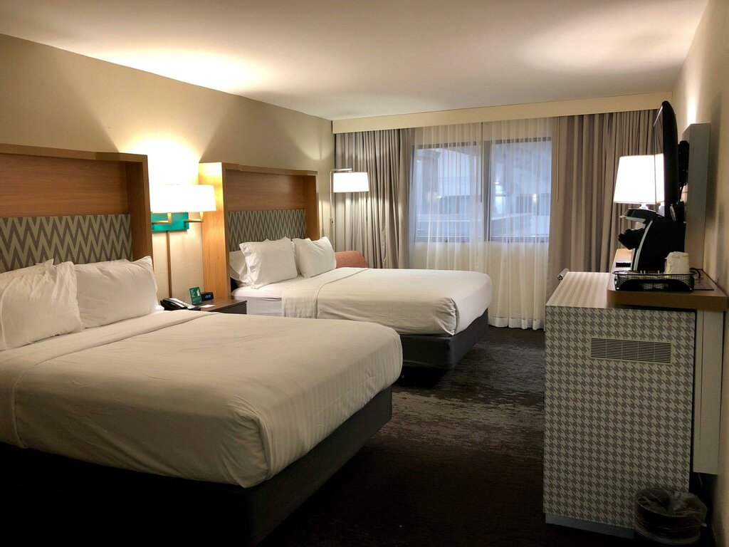 Holiday Inn & Suites Chicago North Shore Skokie