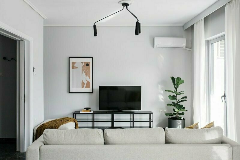Spacious & Airy 1 Bedroom Apartment near Helexpo