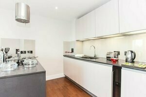 Still Life Aldgate Deluxe