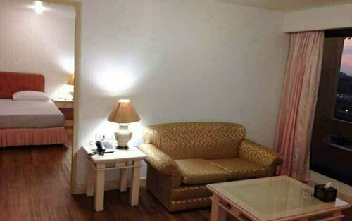Lee Place Hotel, Rezervovat Hotel Hotely v Central Thailand se snídaní, Snídaně