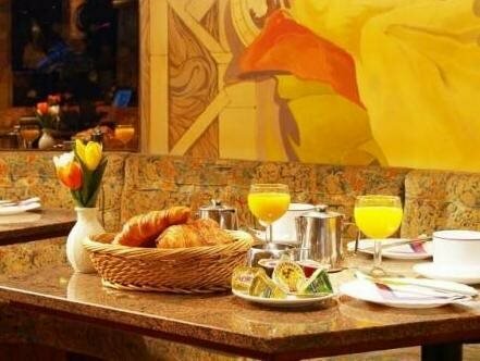 Hotel Zurich, Забронировать Отель Отели в центре Гар, в центре, Парковка