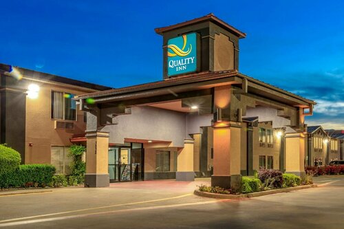 Quality Inn Forest Hill - Fort Worth South, Забронировать Отель Отели Форест-Хилл с парковкой, Парковка