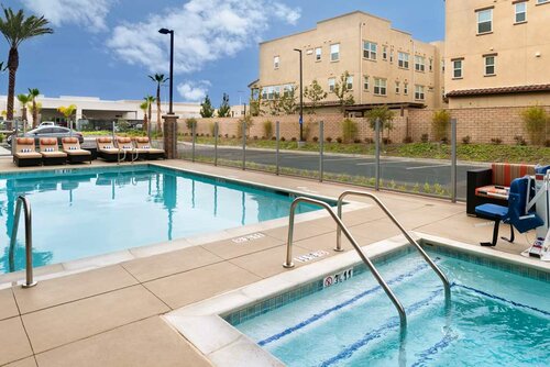 Hampton Inn & Suites Buena Park, Забронировать Отель Буэна-Парк Disneyland California