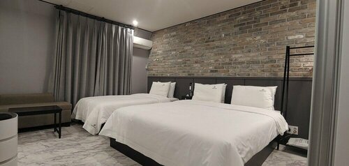 Lucas Hotel, Забронировать Отель Отели Чханвон с завтраком, рядом с Художественный музей «Мунсин», Завтраки