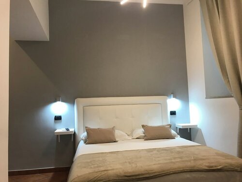 B&B Napoli Plebiscito, Book Bed and Breakfast Hoteller i Plebiscito med pool, Swimmingpool