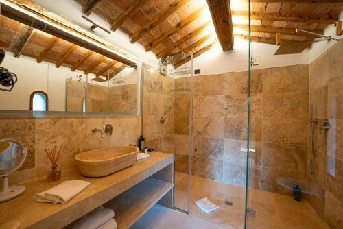 Borgo San Luigi, Rezervați Hotel Strove Toscana