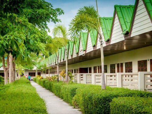 Varin Beach Resort, Забронировать Курортный отель Отели Сатун с завтраком, Завтраки