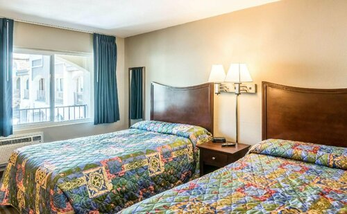 Rodeway Inn Regalodge, Забронировать Отель Отели Глендейл с бассейном, рядом с Glendale Federal Savings Building, Бассейн