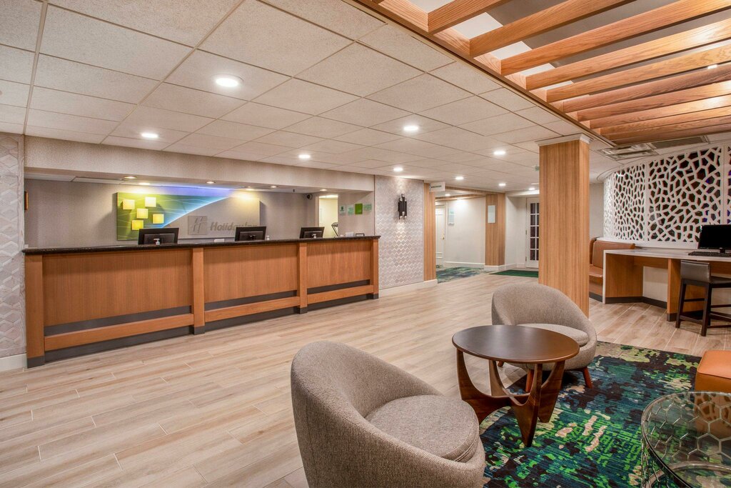 Holiday Inn & Suites Parsippany Fairfield