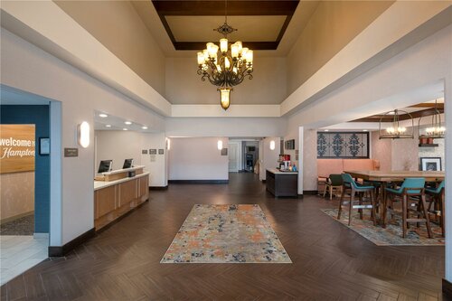 Hampton Inn & Suites Fresno, Забронировать Отель Фресно штат Калифорния