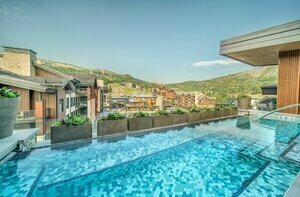 Luxury 3 Bedroom Ski in