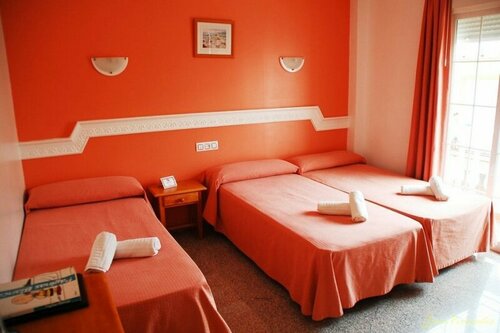 Hostal Mary Tere, Забронировать Хостел Салобренья Коста-Тропикаль
