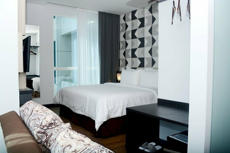 Luminor Hotel Jemursari By WH