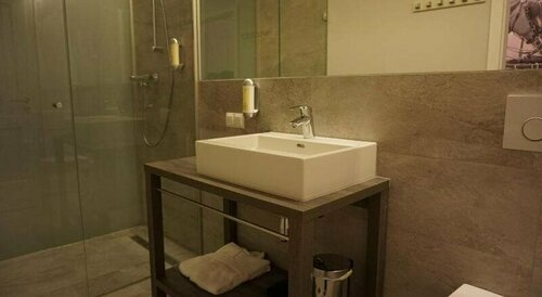 Room 55, Prenota Hotel 05. Margareten Vienna, vicino a Stazione Ferroviaria di Matzleinsdorfer Platz