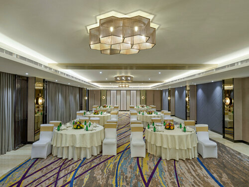 Crowne Plaza Ahmedabad City Centre by IHG, Забронировать Отель Саркхедж Ахмадабад