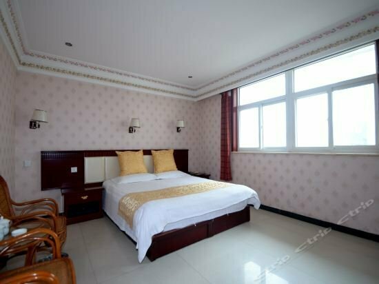 Huarong Tourist Hotel