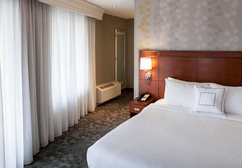 Courtyard by Marriott Seattle Kirkland, Забронировать Отель Киркленд штат Вашингтон