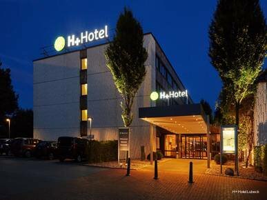 H+ Hotel Lübeck, Забронировать Отель Санкт-Лоренц Любек, рядом с Соляные склады