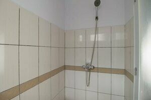 RedDoorz near Siloam Karawaci 2