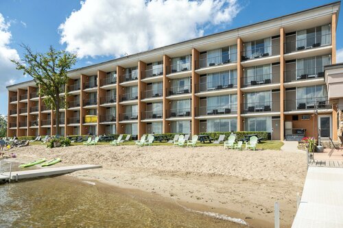 Holiday Inn Detroit Lakes, an IHG Hotel, Prenota Hotel Hotel a Detroit Lakes con piscina, Piscina