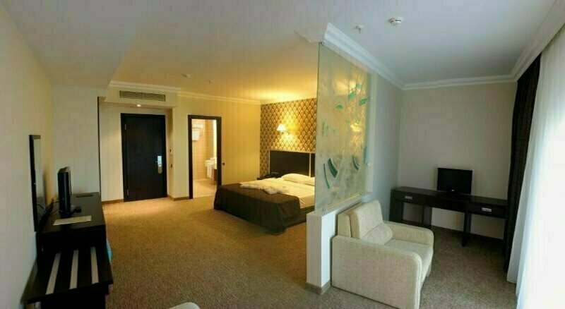 Ener Old Castle Resort Hotel