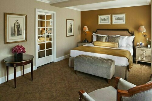 Hotel Plaza Athenee, Забронировать Отель Отели Нью-Йорка с парковкой, рядом с Rat Rock, Парковка