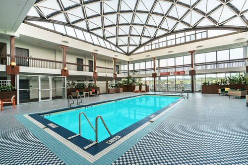 Holiday Inn & Suites Pittsfield-Berkshires by IHG, Забронировать Отель  
