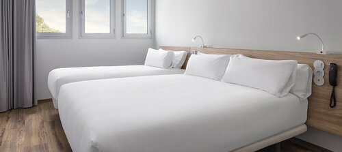 B&B Hotel Lisboa Aeroporto, Book Bed and Breakfast Hoteller i Lisbon Region med parkering, Parkering
