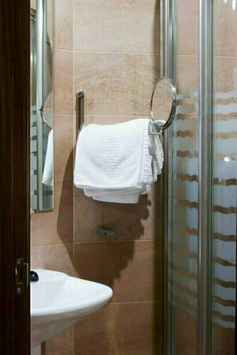 Hotel Hidalgo Quijada, Забронировать Отель Алькасар-де-Сан-Хуан Ciudad Real Province, рядом с Железнодорожный музей Алькасар-де-Сан-Хуана