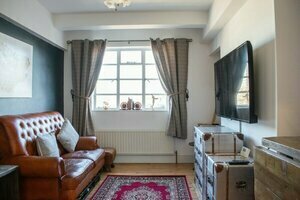 Beautifully Decorated Contemporary 2 Bedroom Flat, Забронировать Апартаменты/квартира Апартаменты Лондона, Апартаменты/квартира