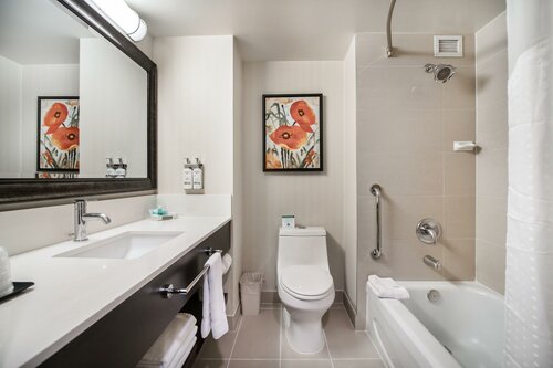 Holiday Inn Vancouver Centre, Buchen Sie Hotel Hotels in British Columbia mit Pool, Schwimmbad