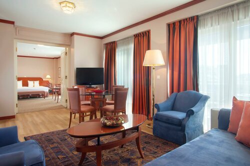 Holiday Inn Thessaloniki by IHG, Забронировать Отель Отели Салоников с парковкой, Парковка
