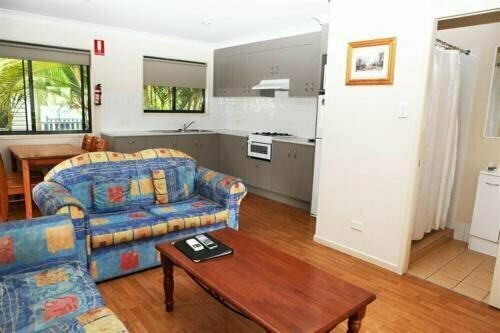 Lazy Acres Caravan Park, Забронировать Отель Отели и гостиницы Харви-Бей, рядом с Компания по производству молочных продуктов Margaret River, Отель
