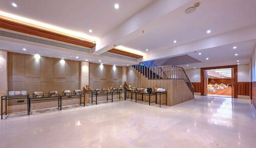 Royale Sarovar Portico Agra, Забронировать Отель Отели Taj Ganj с бассейном, Бассейн