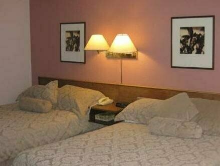Esquire Motel